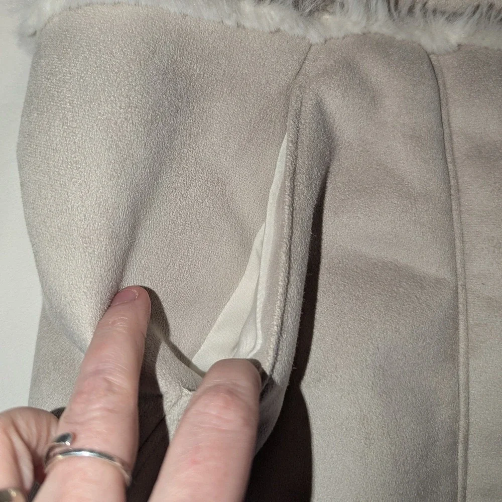 White House Black Market Faux Suede‎ Sherpa Lined Vest Beige Zip Cozy Women's M - Picture 10 of 10